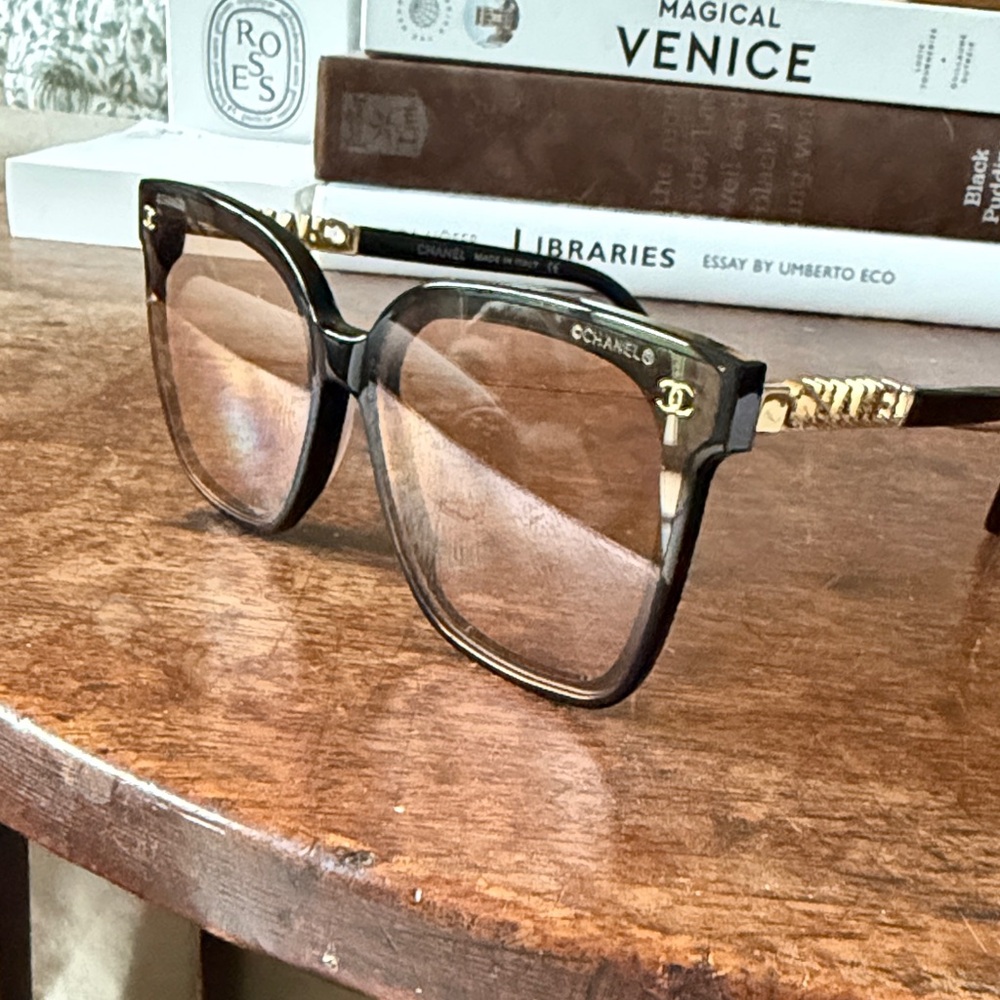 CHANEL sunglasses tinted in peach color CH6019
